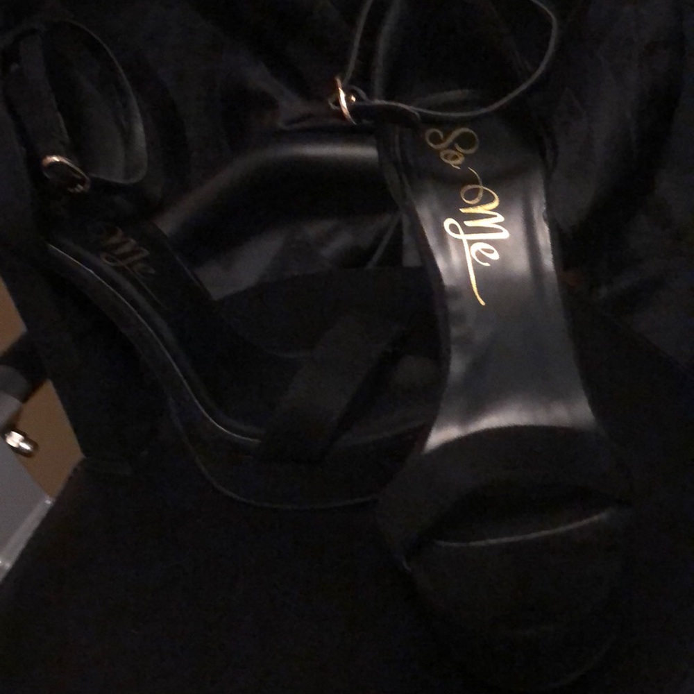 Black heels - Picture 2 of 4